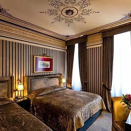 Hotel Maison Grecque Extraordinaire 4*
